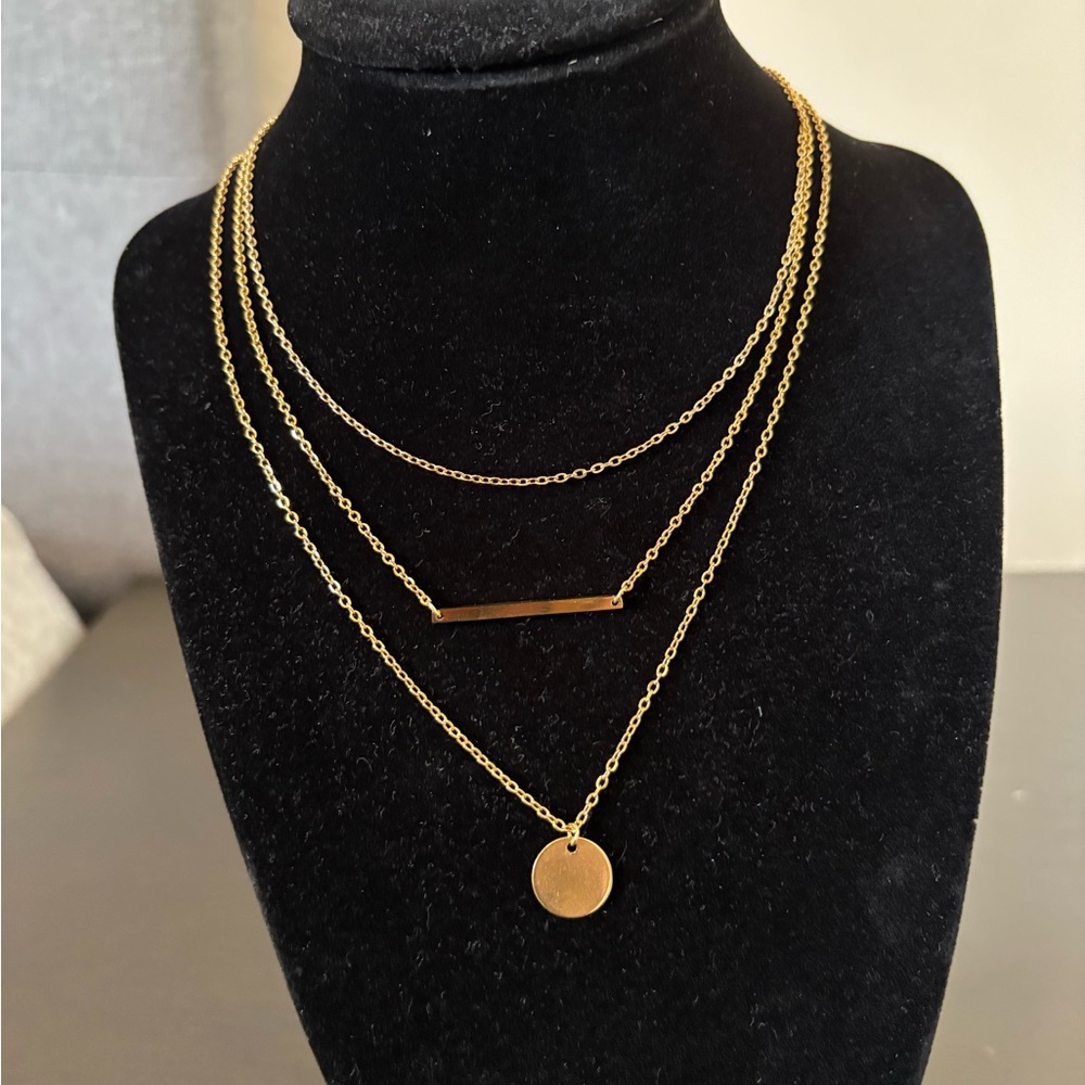 Elegant Gold Layered Necklace